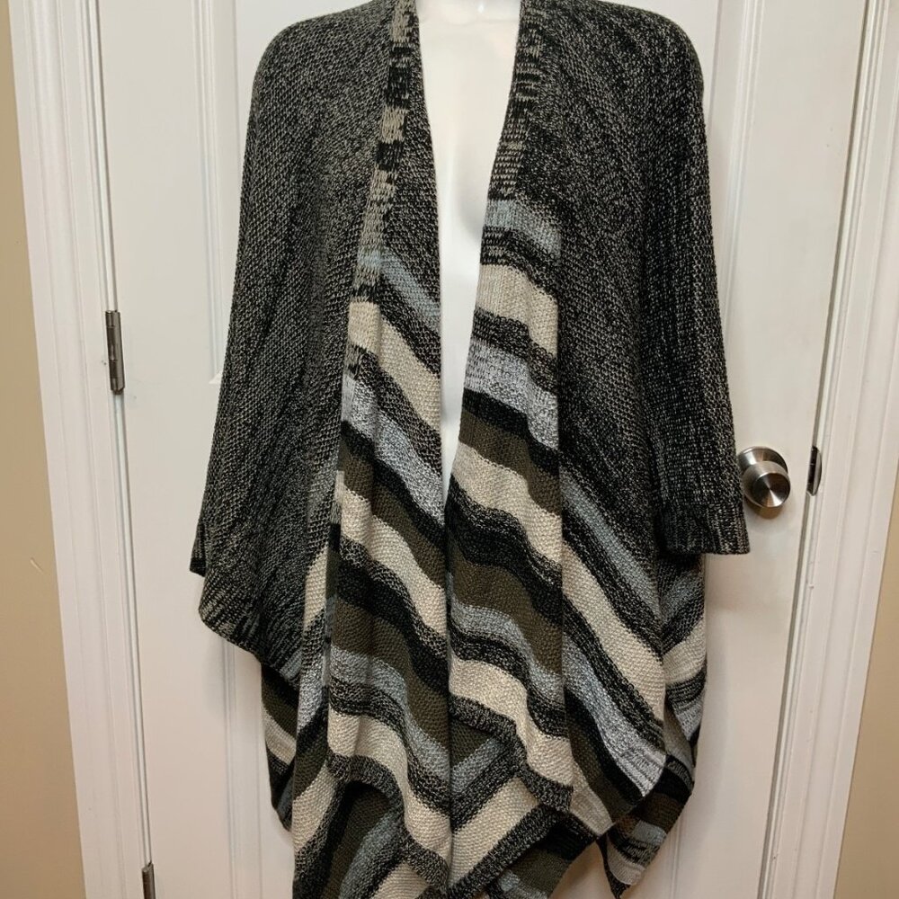 BCBG Max Azria Black & Off White Knit Wrap Shrug Cardigan, One Size Fits Most